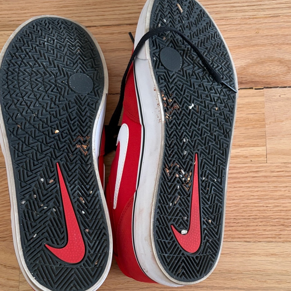 Nike Men's Red and Black Sneakers - Picture 5 of 5